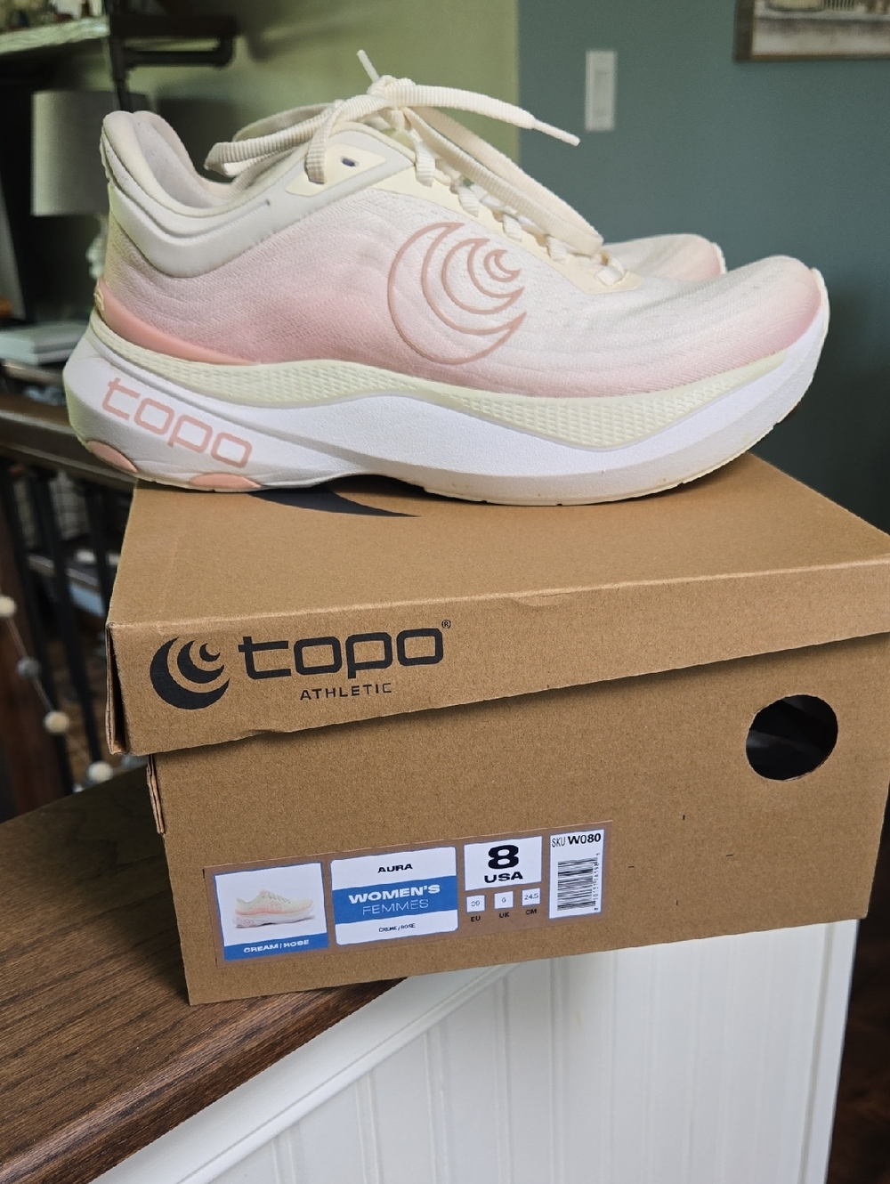 Aura Women's Athletic Shoe - Cream and Light Pink
